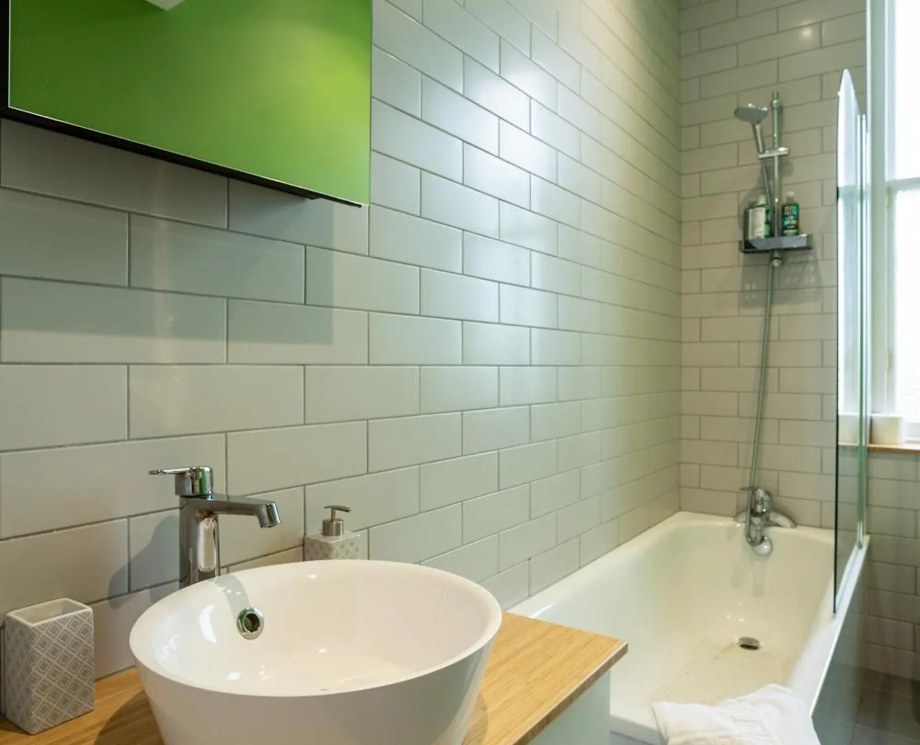 Newly Renovated 1 Bedroom Apartment Near Charming Newhaven 에든버러