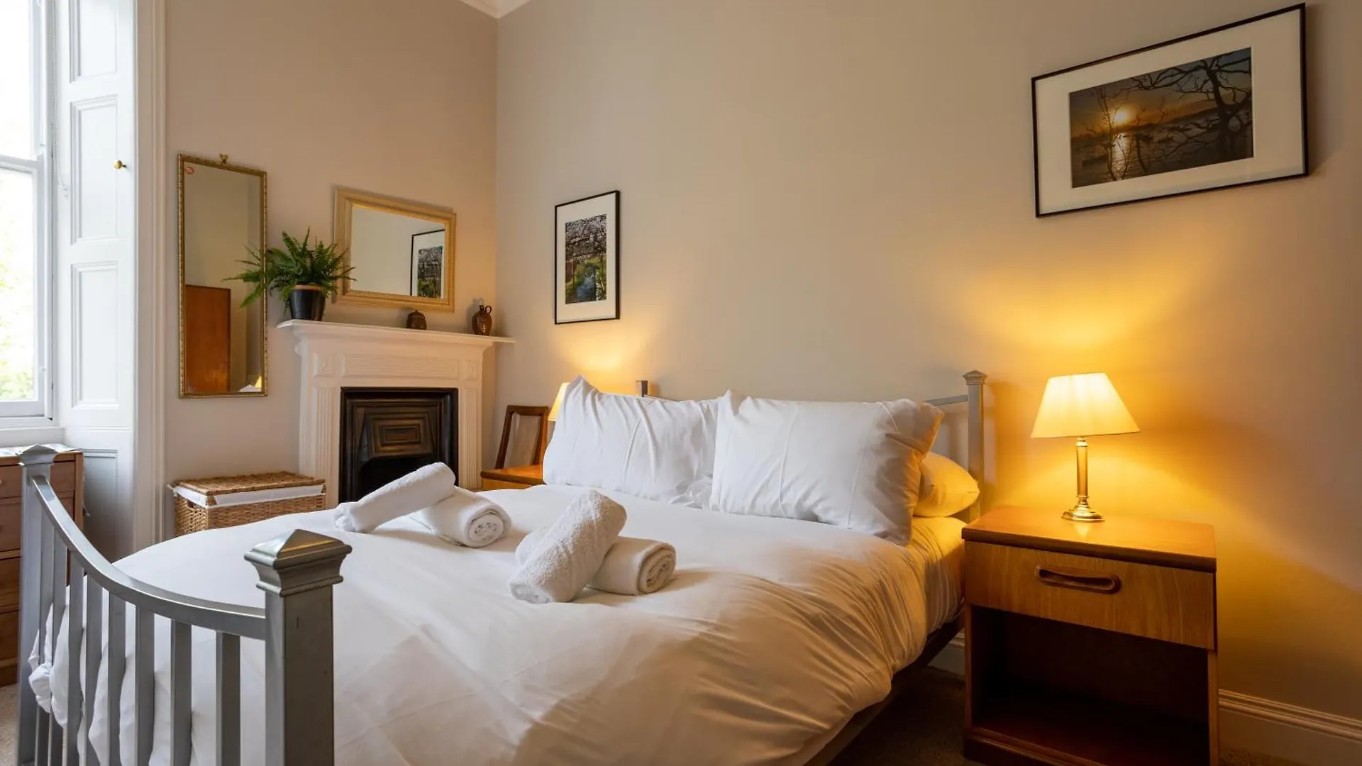 Newly Renovated 1 Bedroom Apartment Near Charming Newhaven 에든버러