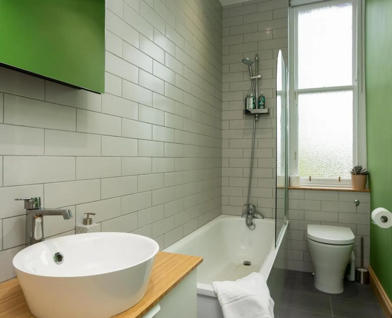Newly Renovated 1 Bedroom Apartment Near Charming Newhaven Edynburg 0*,